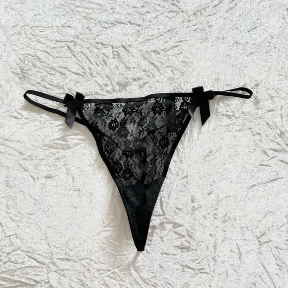 Black lace chemise with matching thong - Picture 2 of 3